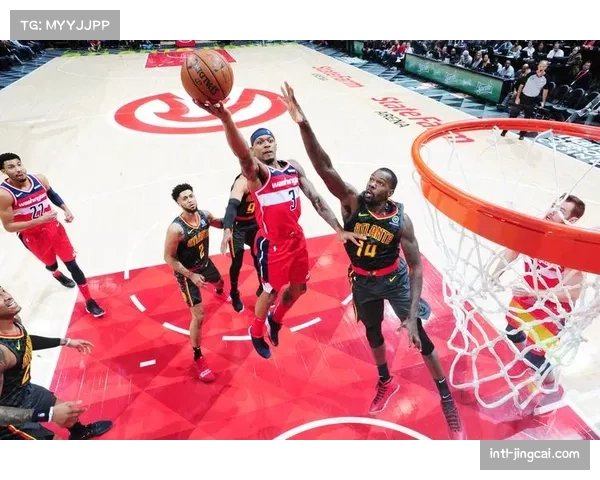 战术复盘：湖人如何通过无限换防限制了太阳的挡拆进攻。