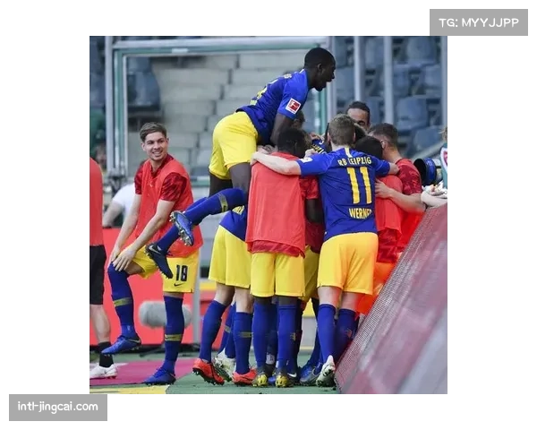 德国队主帅纳格尔斯曼现场考察莱比锡对阵门兴一役